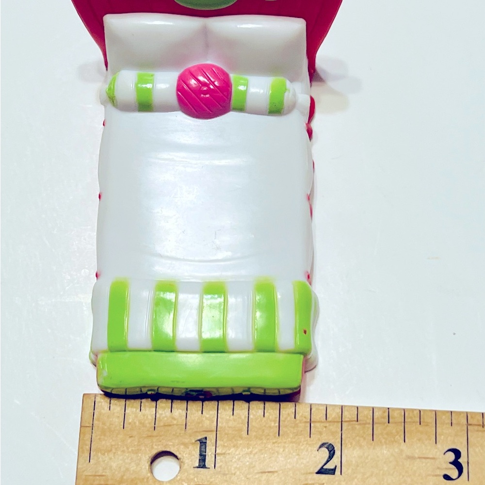 Strawberry Shortcake Doll Bed By Hasbro - Picture 7 of 10